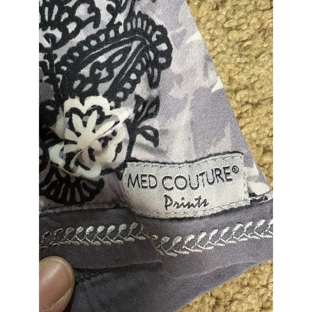 Med Couture Scrub Top Women Xsmall Floral Black and White‎ Short Sleeve V-Neck - Picture 2 of 6